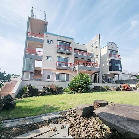 Jeju Soroan Pension Seogwipo Exterior photo