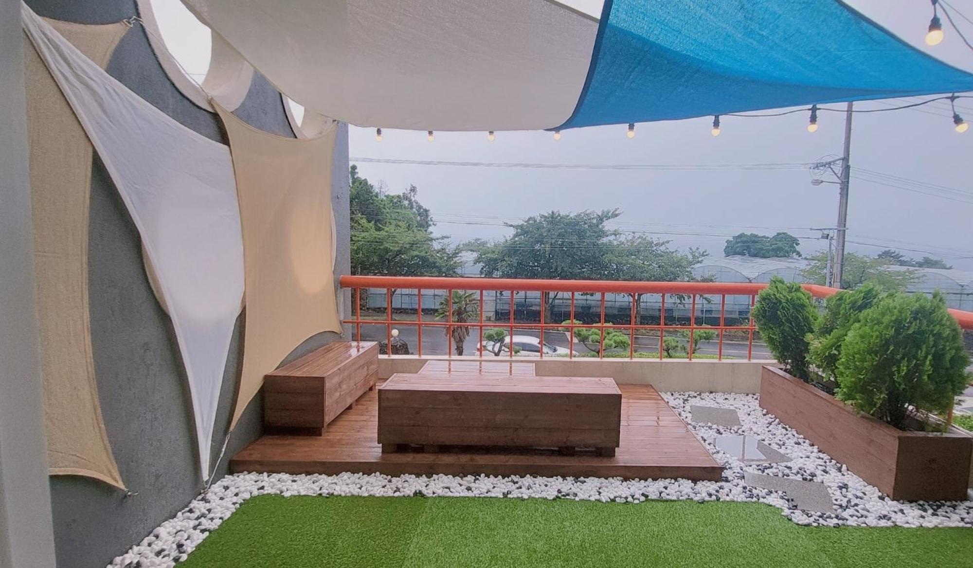 Jeju Soroan Pension Seogwipo Exterior photo